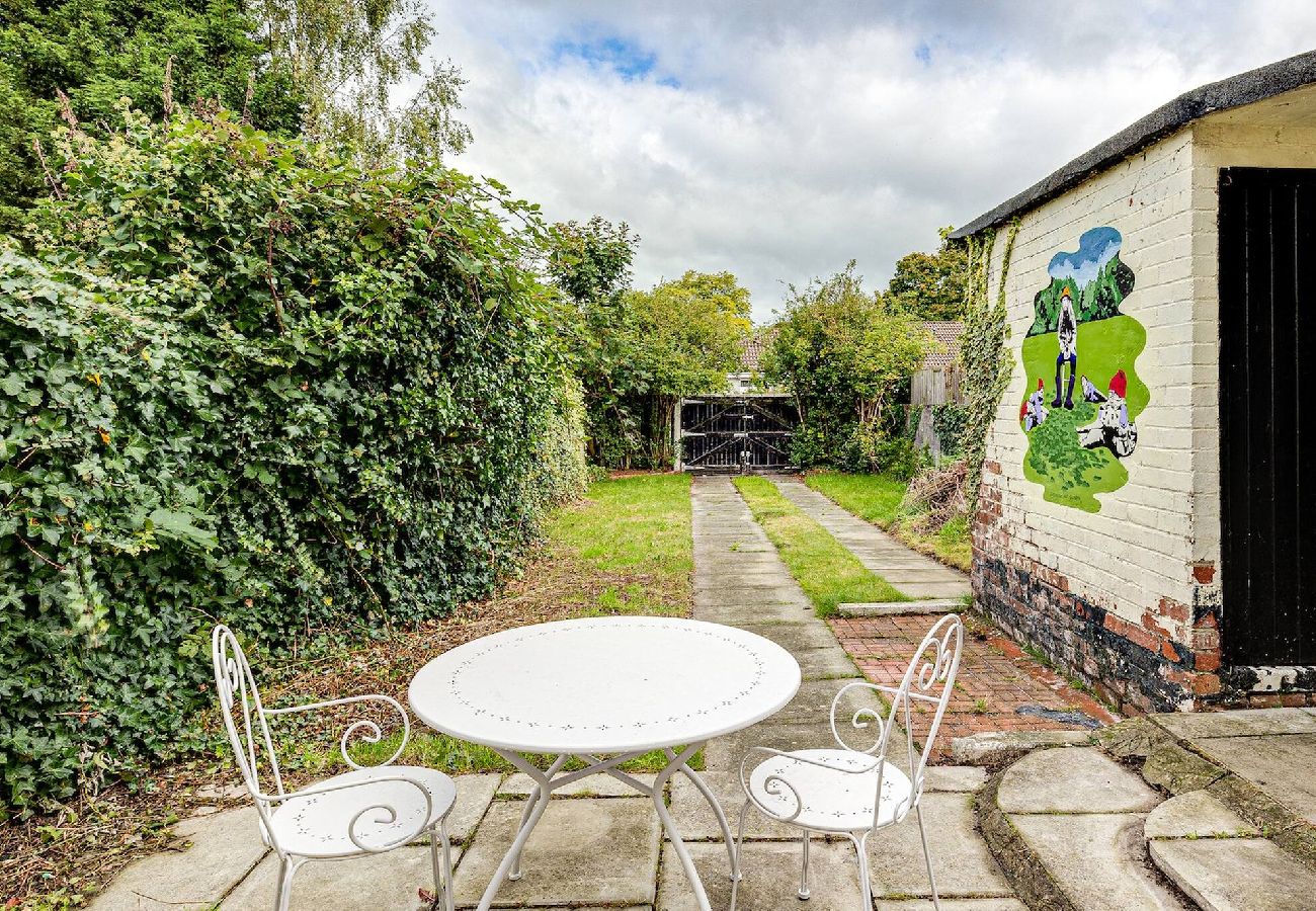 Townhouse in Speke - George Harrison's Former 3BD Home in Liverpool