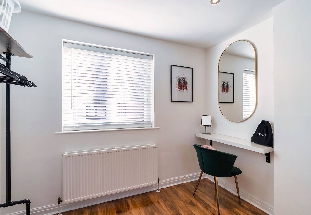 House in Beverley - Chic Central House with Garden & Free Parking