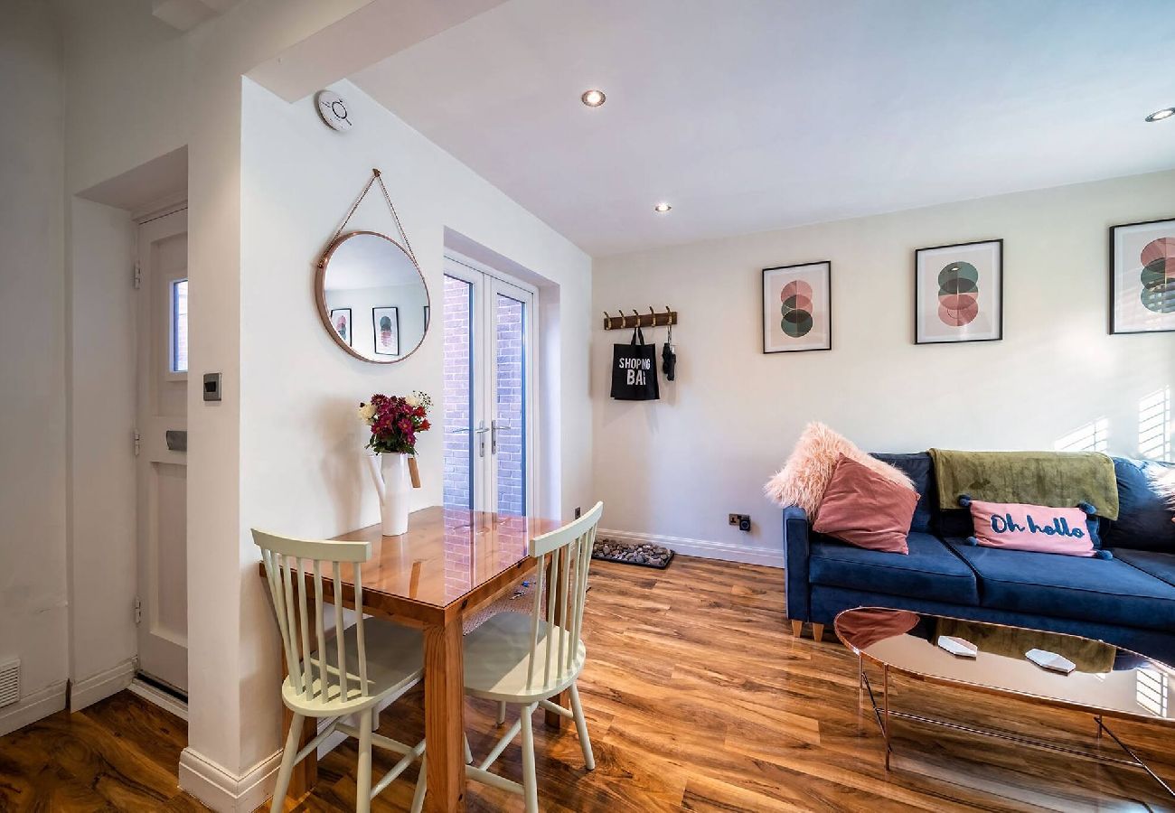 House in Beverley - Chic Central House with Garden & Free Parking