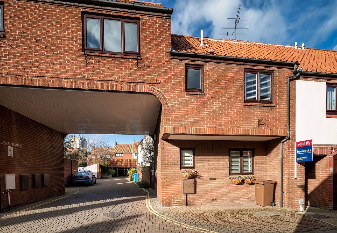 House in Beverley - Chic Central House with Garden & Free Parking