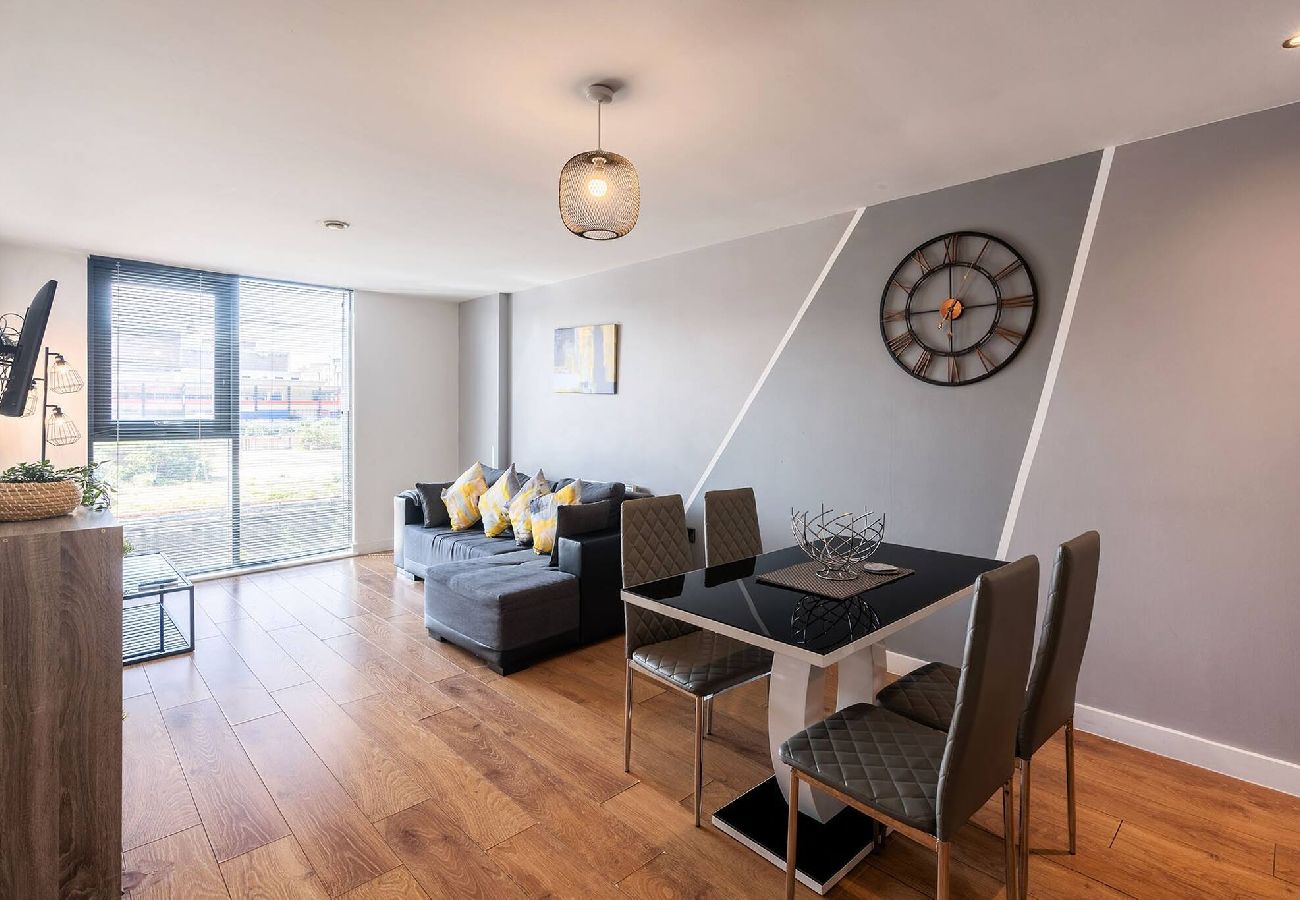 Apartment in Sheffield - Stylish 2BR Apt in City Centre, Sleeps 6