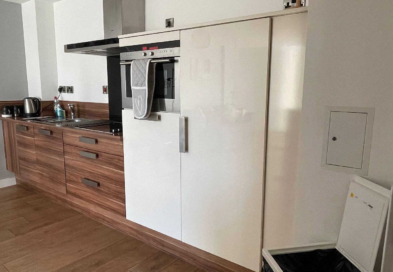 Apartment in Sheffield - Stylish 2BR Apt in City Centre, Sleeps 6