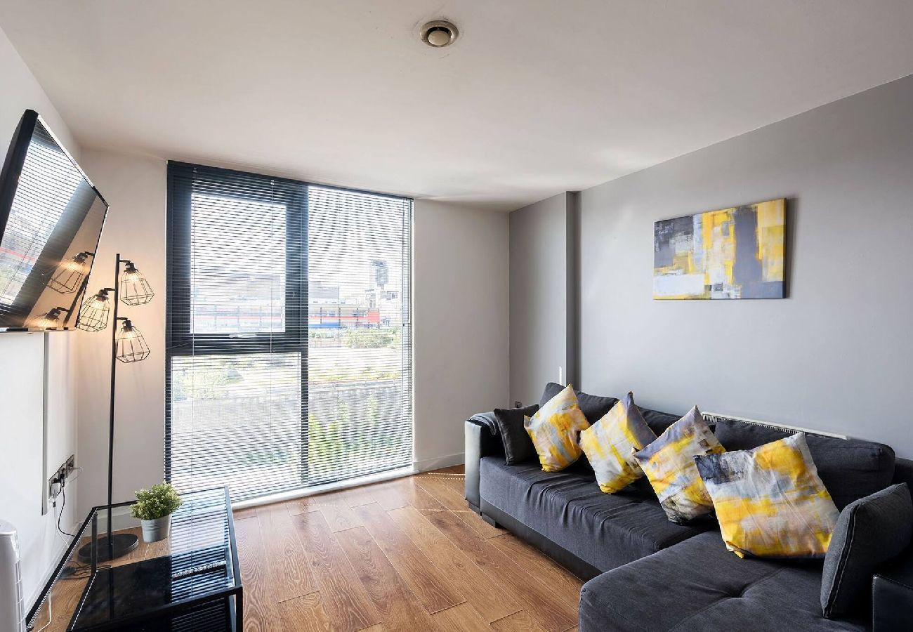 Apartment in Sheffield - Stylish 2BR Apt in City Centre, Sleeps 6