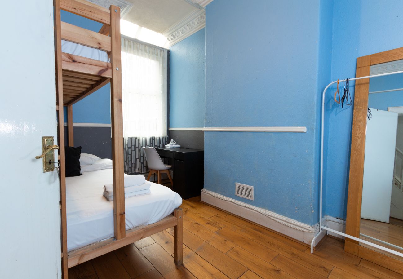 Rent by room in Manchester - Suite 1: Comfy Private Room near MCR Centre