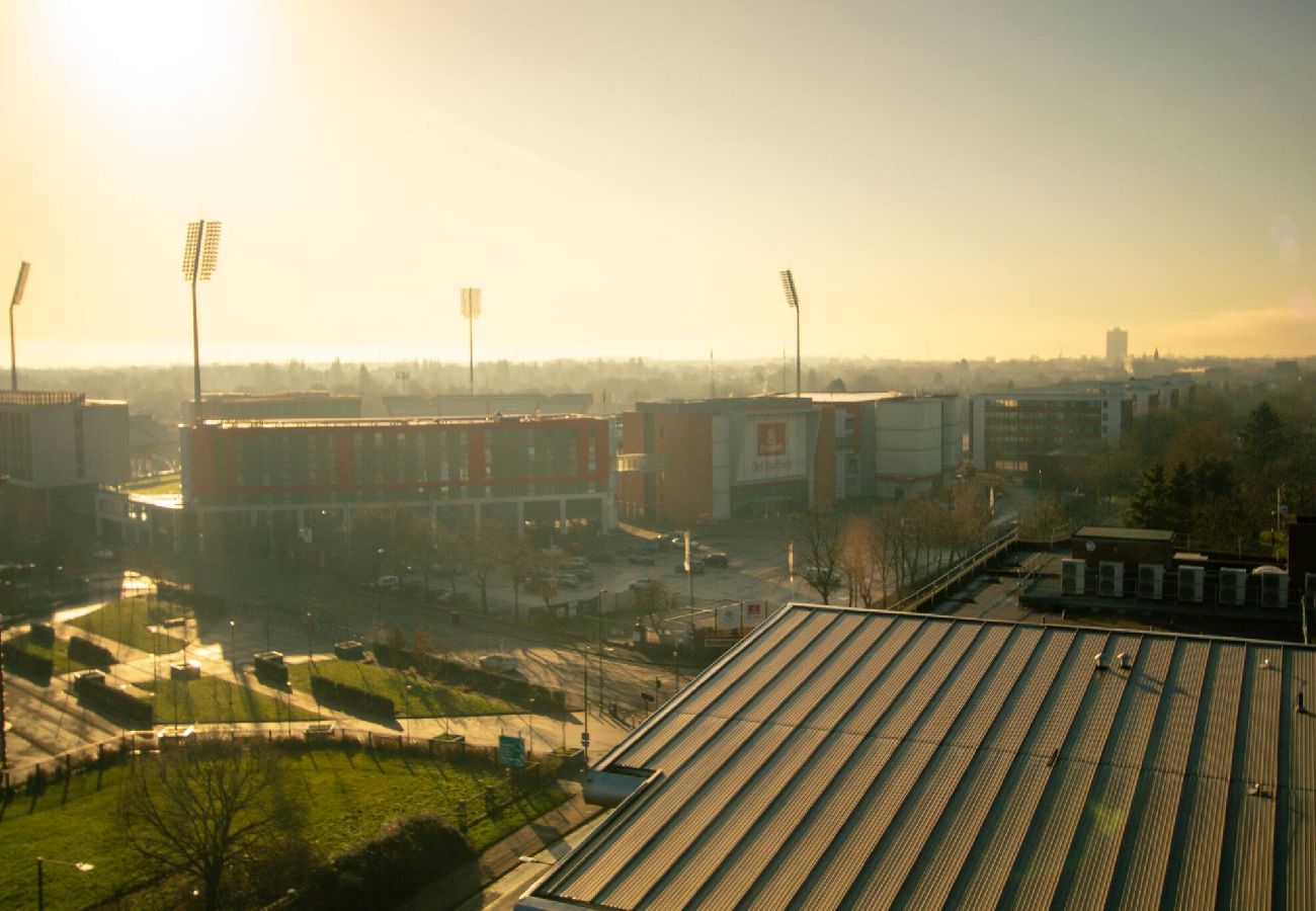 Apartment in Manchester - Stylish Studio Apt Overlooking Old Trafford