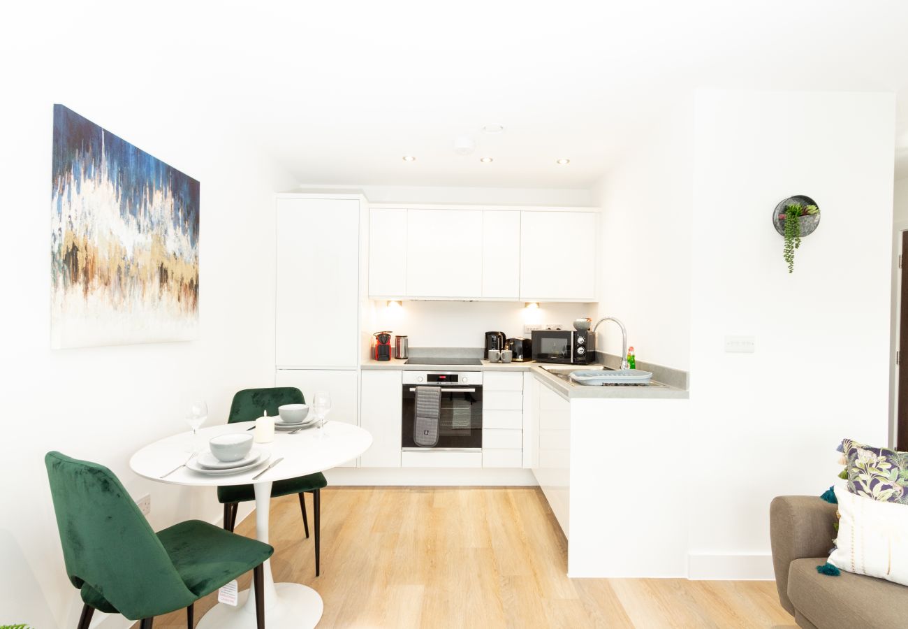 Apartment in Manchester - Stylish Studio Apt Overlooking Old Trafford