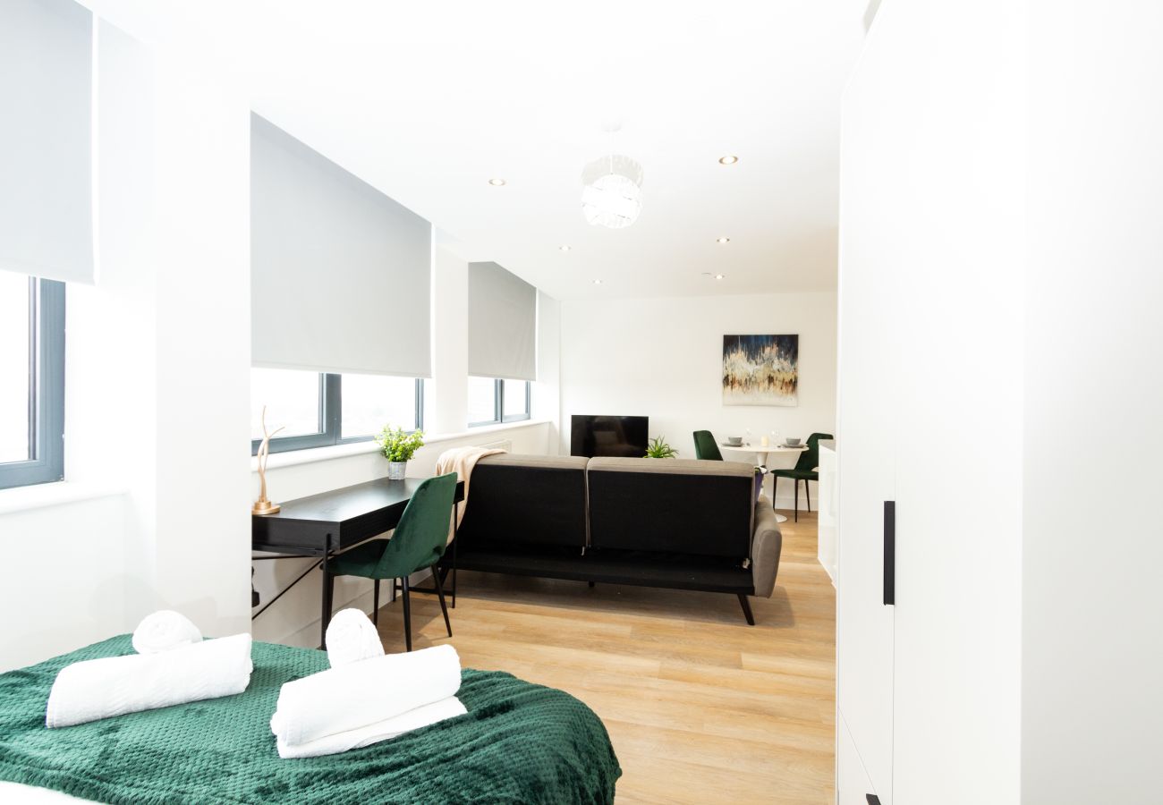 Apartment in Manchester - Stylish Studio Apt Overlooking Old Trafford