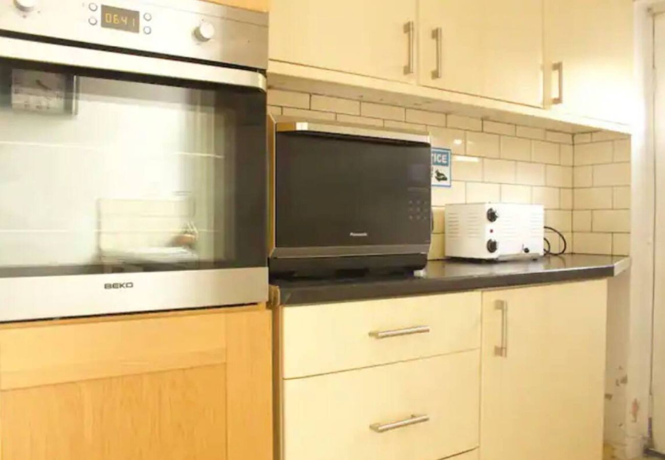 Rent by room in Manchester - Suite 5: Homely Ensuite Room near City Centre