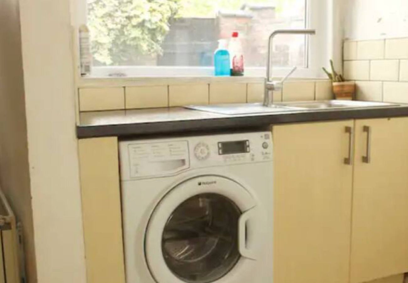 Rent by room in Manchester - Suite 5: Homely Ensuite Room near City Centre