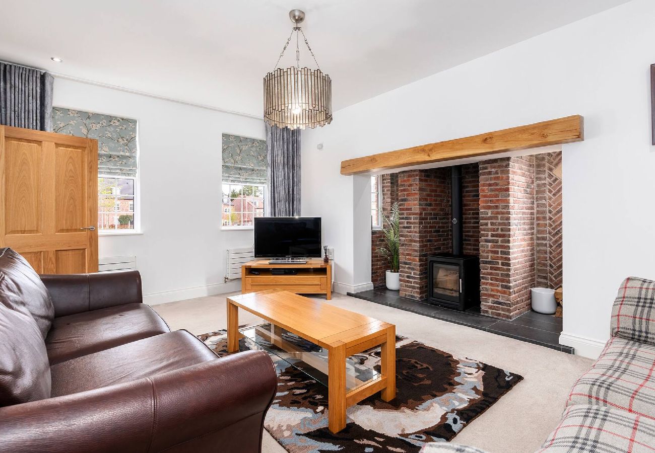 House in Leeds - Beautiful Big Family Home: Sleeps 10, Park 3 Cars