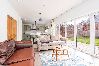 House in Leeds - Beautiful Big Family Home: Sleeps 10, Park 3 Cars