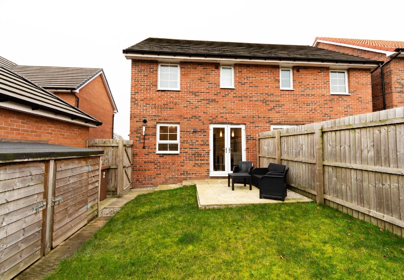 House in Hull - Cosy Home with Garden in a Picturesque Village