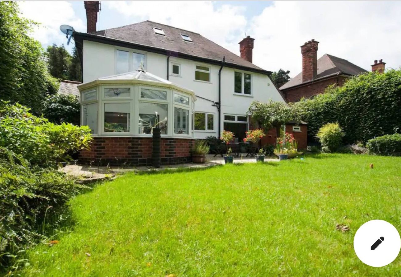 House in Nottingham - Serene 4BR House with Garden & Conservatory