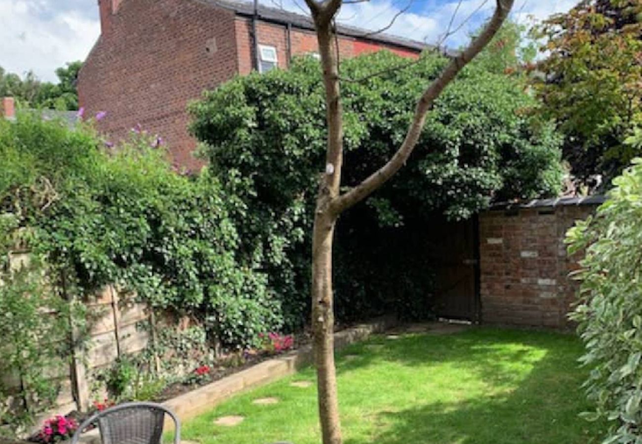 House in Manchester - Cosy Victorian Home in Levenshulme's Trendy Suburb