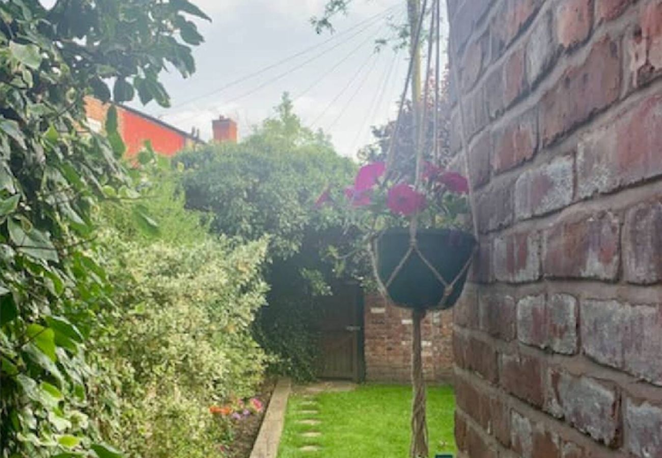 House in Manchester - Cosy Victorian Home in Levenshulme's Trendy Suburb