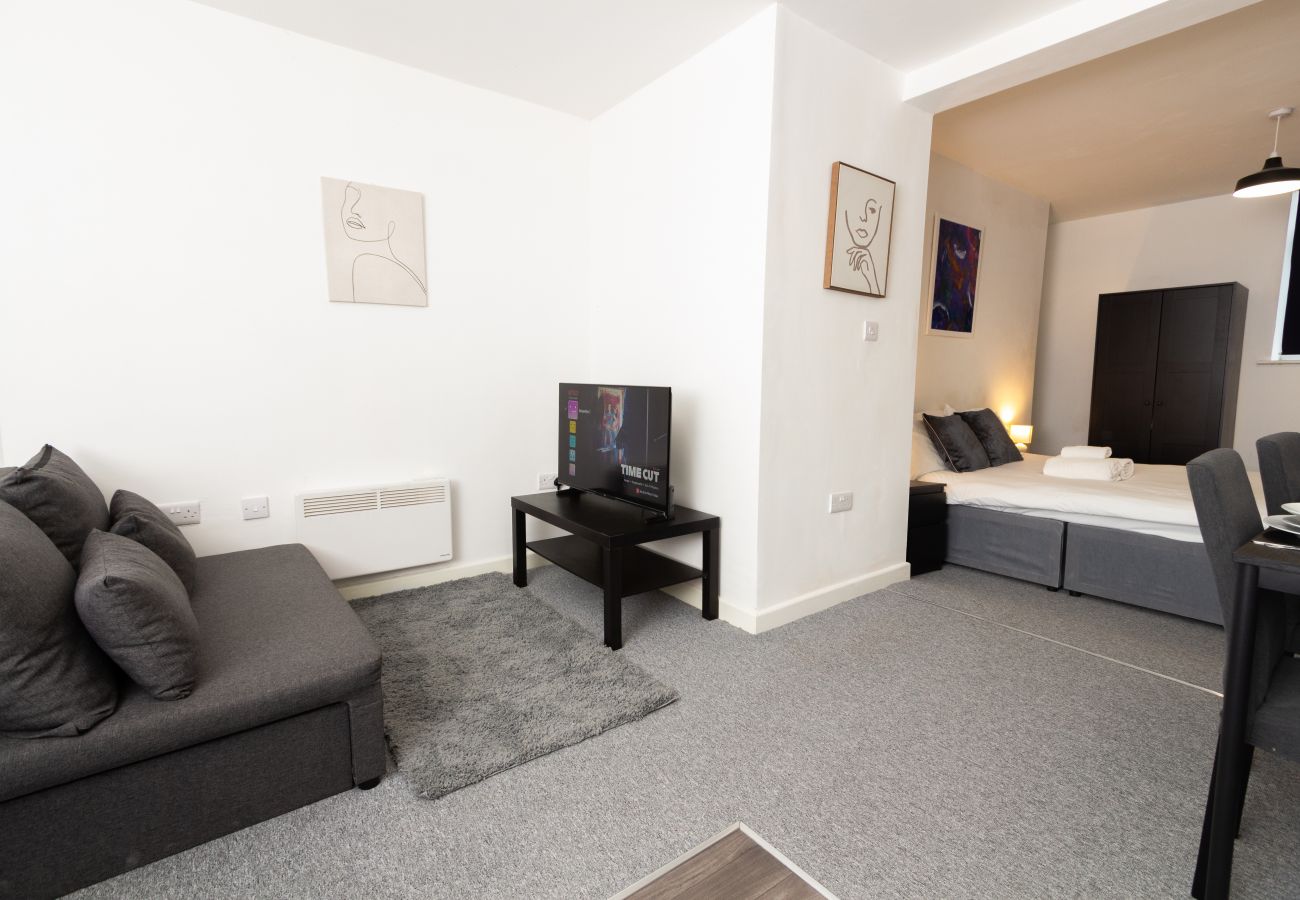 Apartment in Heywood - Charming Heywood 1BR Apt: Perfect for Long Stays