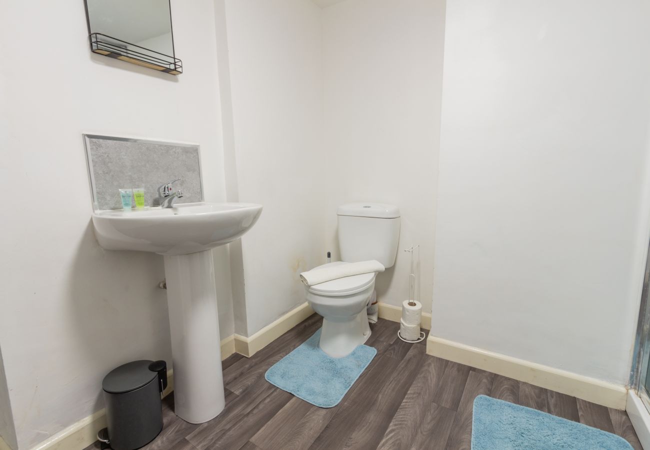 Apartment in Heywood - Charming Heywood 1BR Apt: Perfect for Long Stays