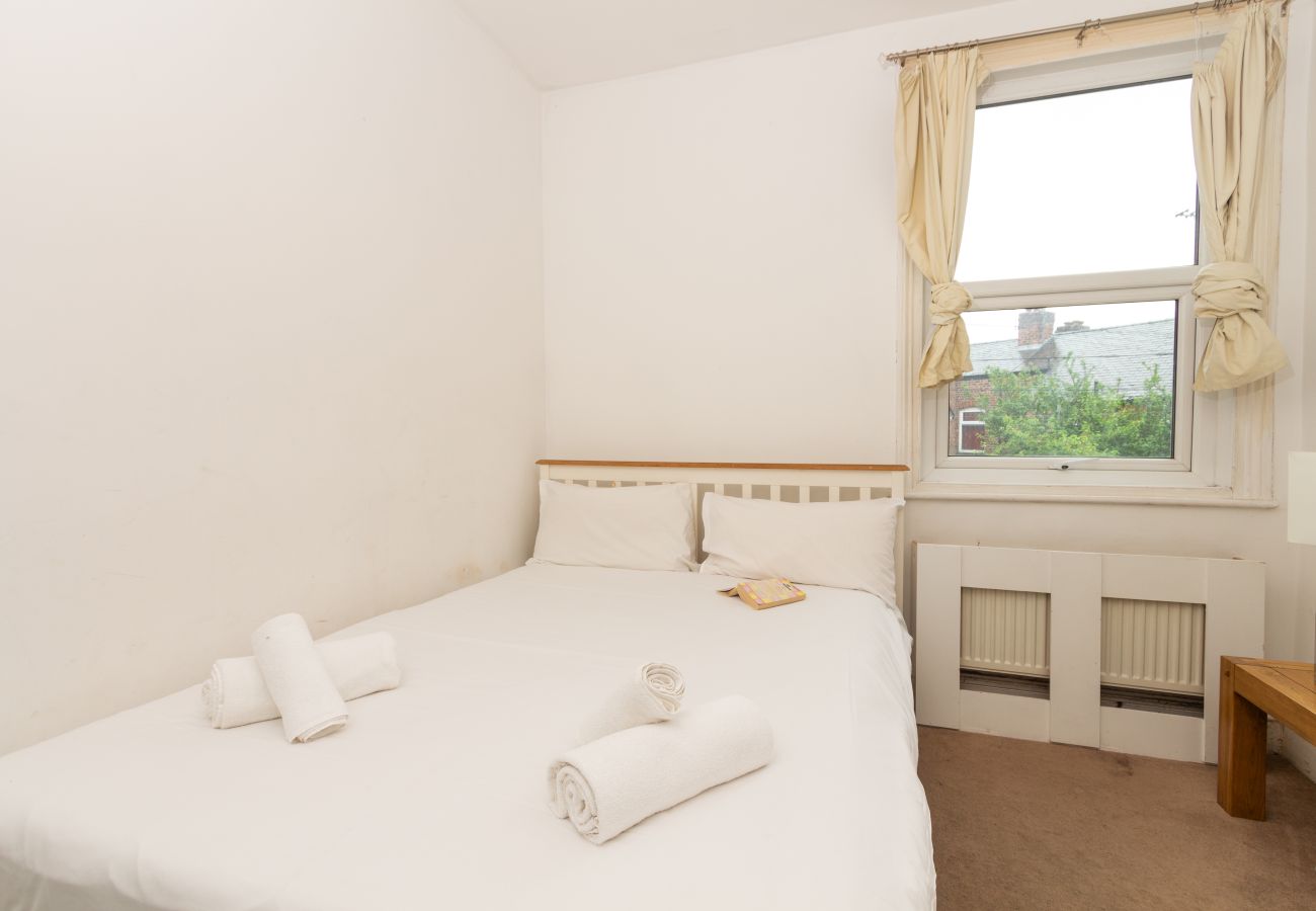 Rent by room in Manchester - Suite 3: Trendy Private Room near City Centre