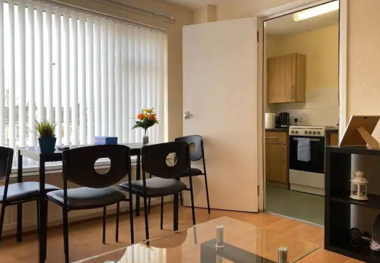 Apartment in Manchester - Serene Apt in the Heart of Stretford