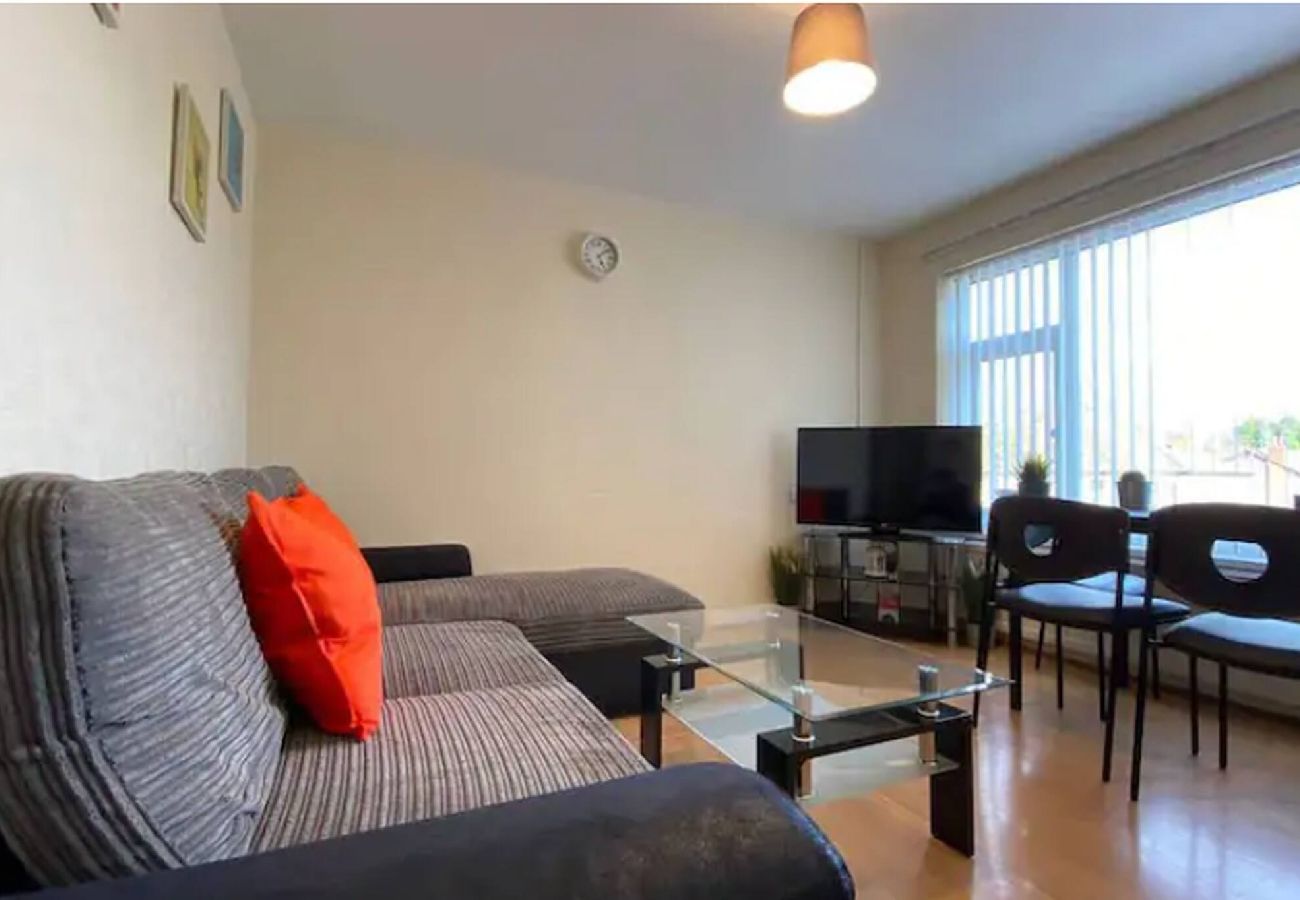 Apartment in Manchester - Serene Apt in the Heart of Stretford