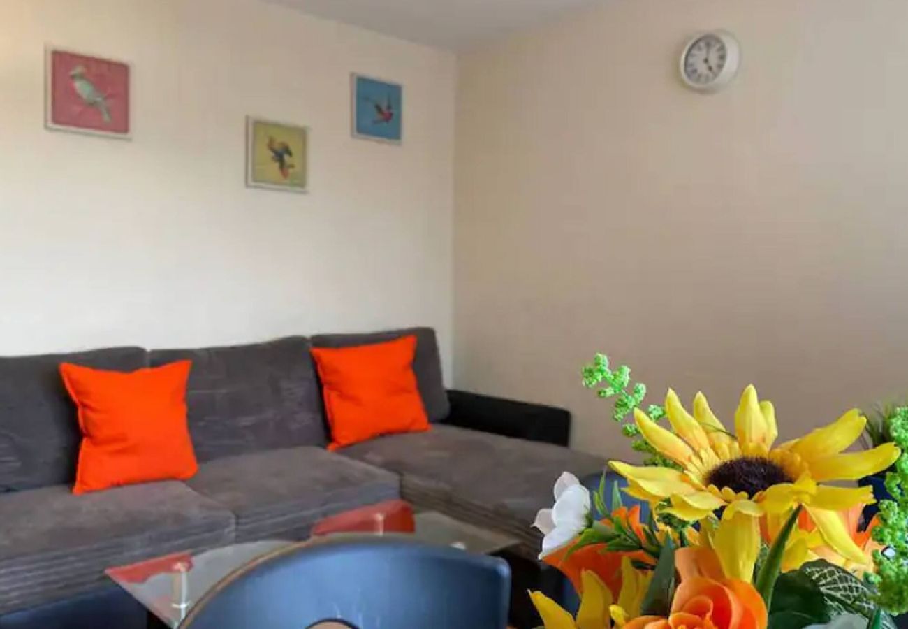 Apartment in Manchester - Serene Apt in the Heart of Stretford