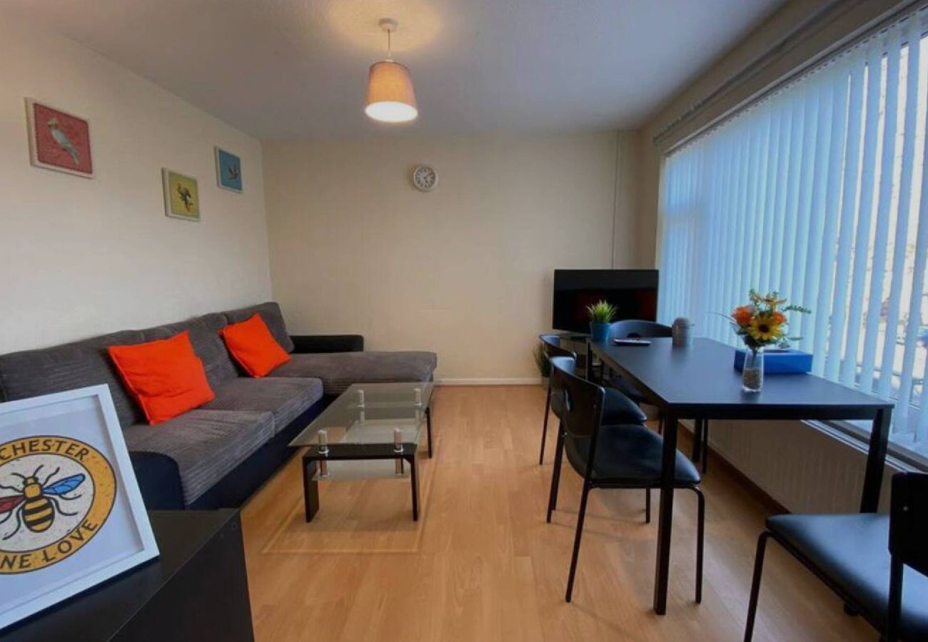 Apartment in Manchester - Serene Apt in the Heart of Stretford