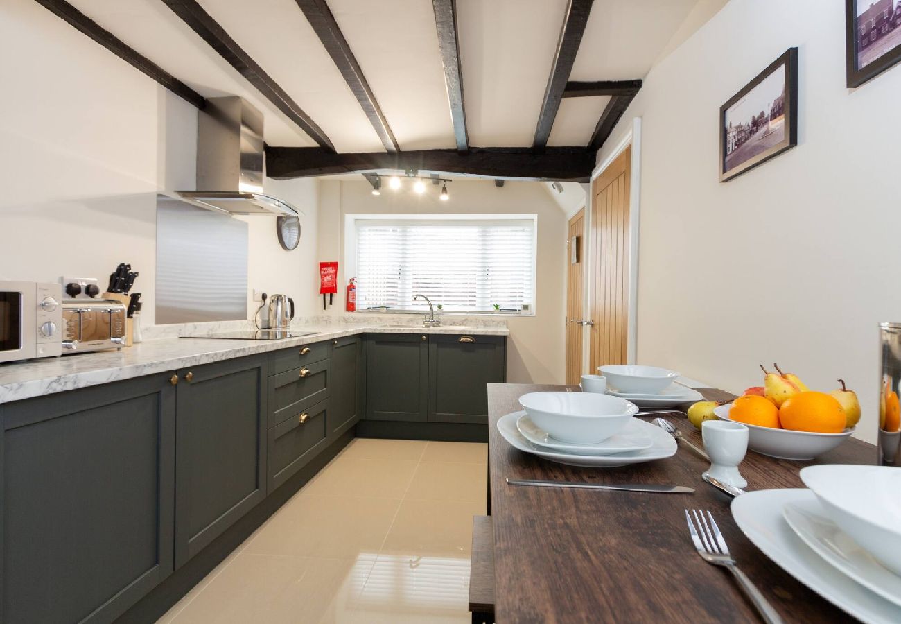 House in Market Bosworth - The Piano Cottage in a Beautiful Medieval Town