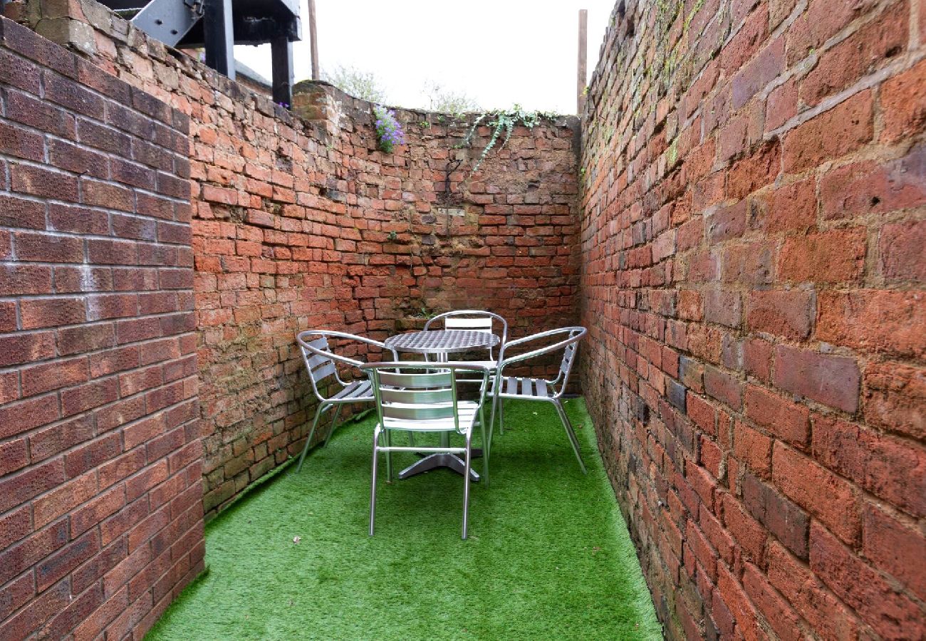 House in Market Bosworth - The Piano Cottage in a Beautiful Medieval Town