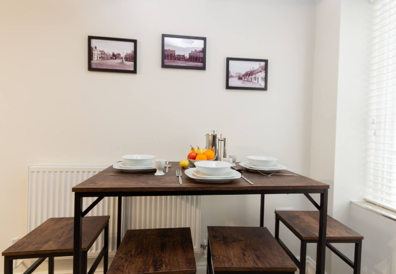 House in Market Bosworth - The Piano Cottage in a Beautiful Medieval Town