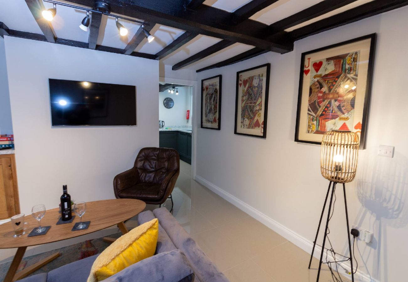 House in Market Bosworth - The Piano Cottage in a Beautiful Medieval Town