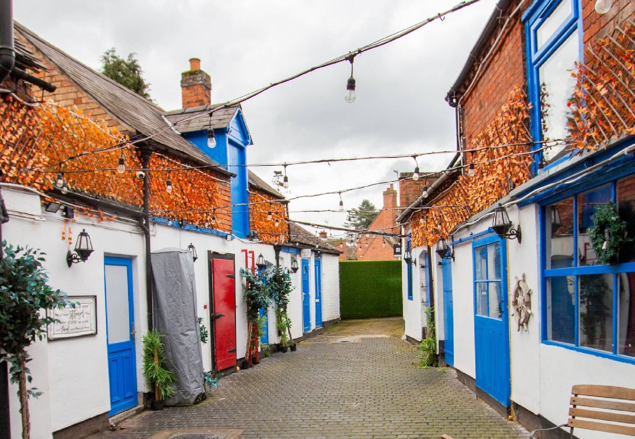 House in Market Bosworth - The Piano Cottage in a Beautiful Medieval Town