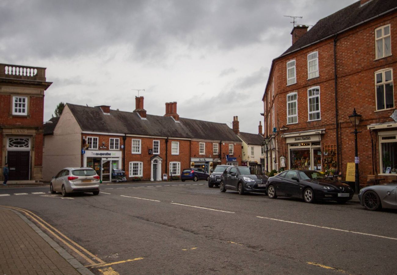 House in Market Bosworth - The Piano Cottage in a Beautiful Medieval Town