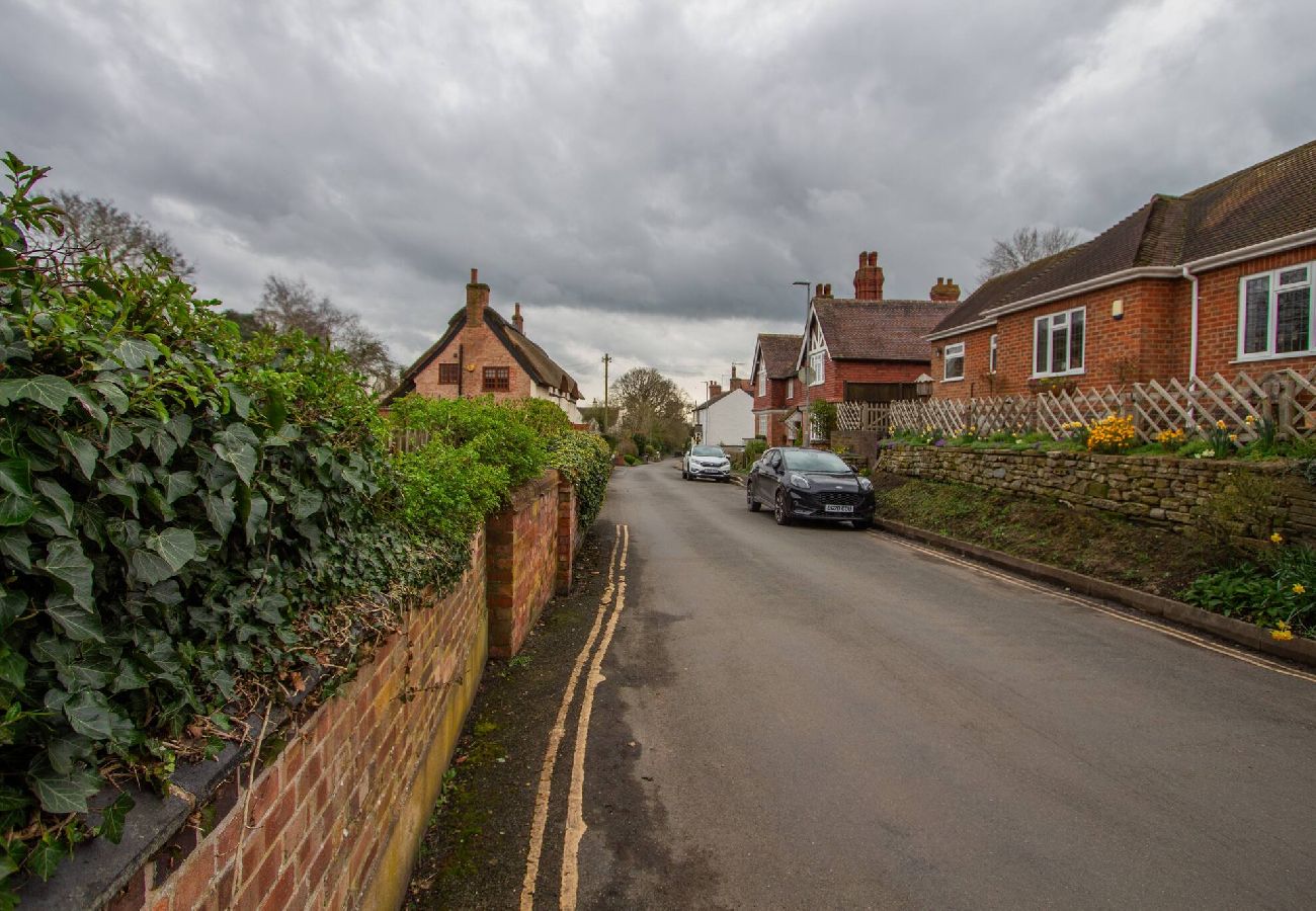 House in Market Bosworth - The Piano Cottage in a Beautiful Medieval Town