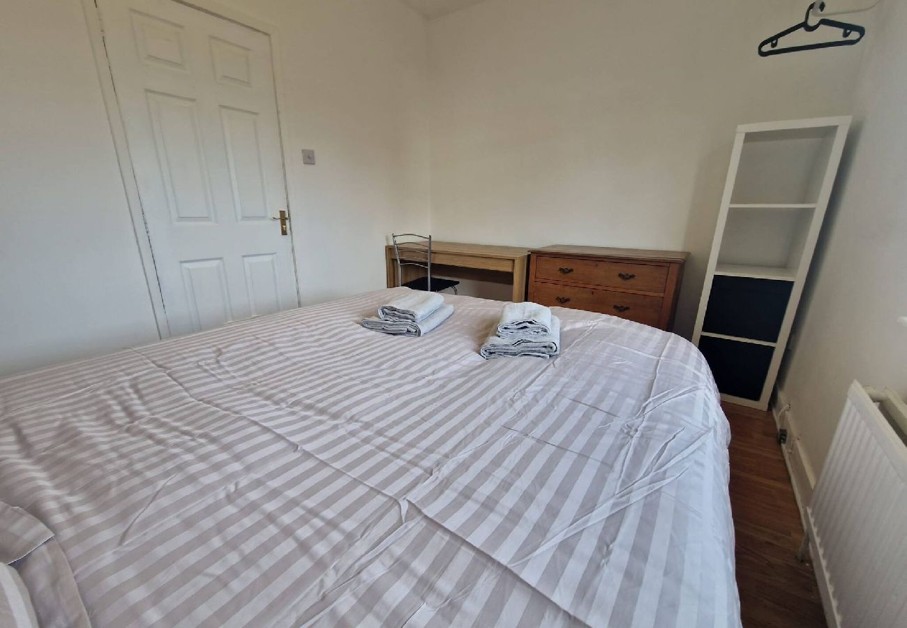 Rent by room in Sheffield - Cosy Suite: Private Room in the City Centre