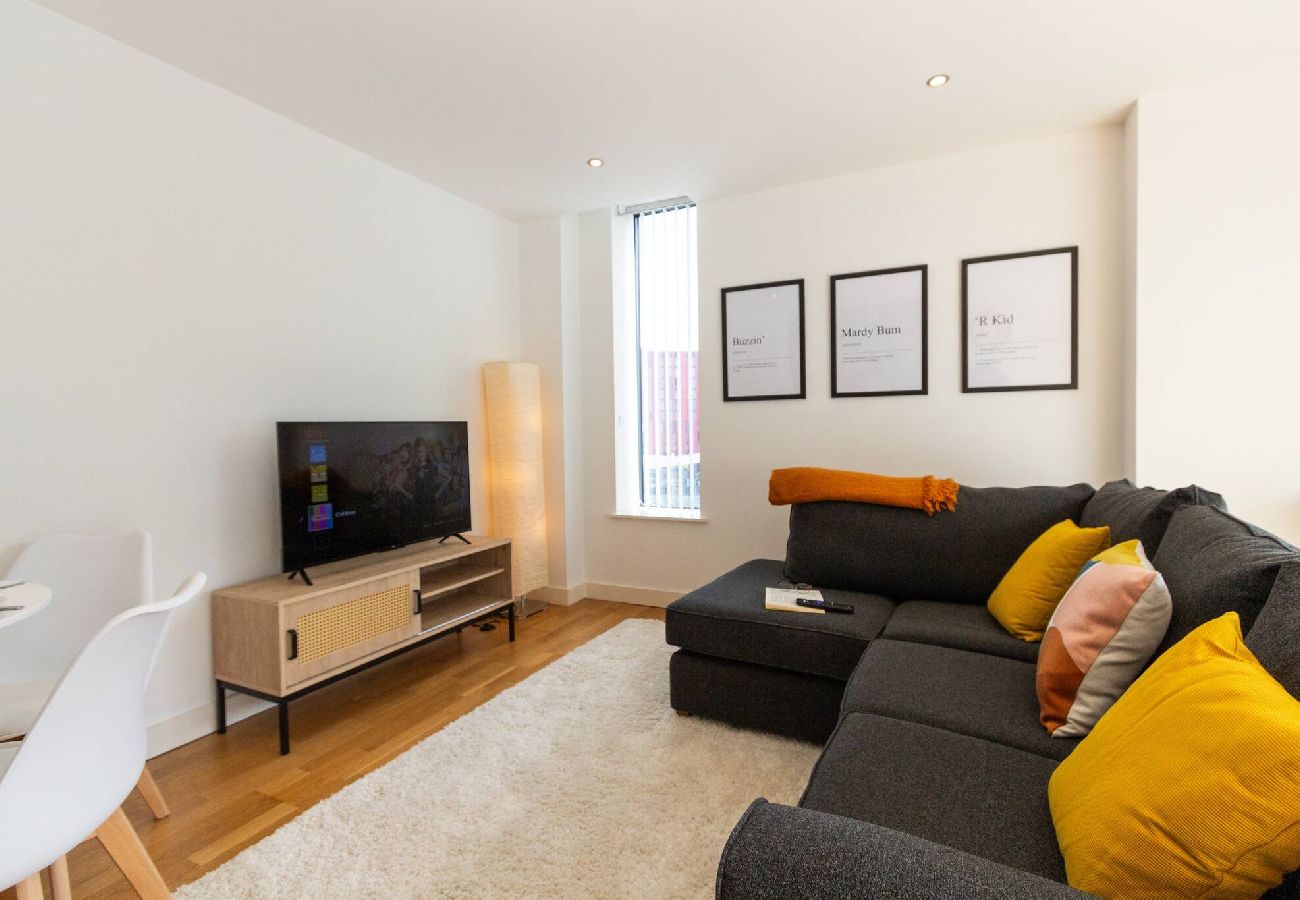 Apartment in Manchester - Central Gem: Cosy 2BR with Private Balcony