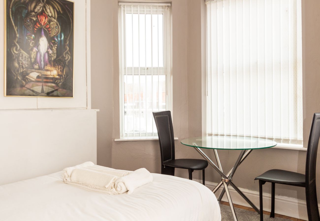 Rent by room in Manchester - Chic Suite 4: Private Top Floor Room