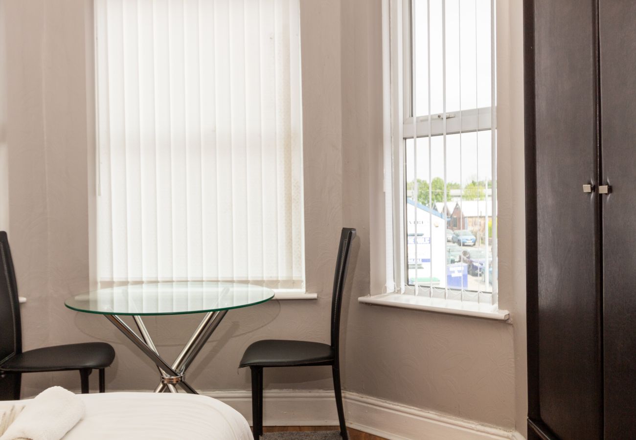 Rent by room in Manchester - Chic Suite 4: Private Top Floor Room