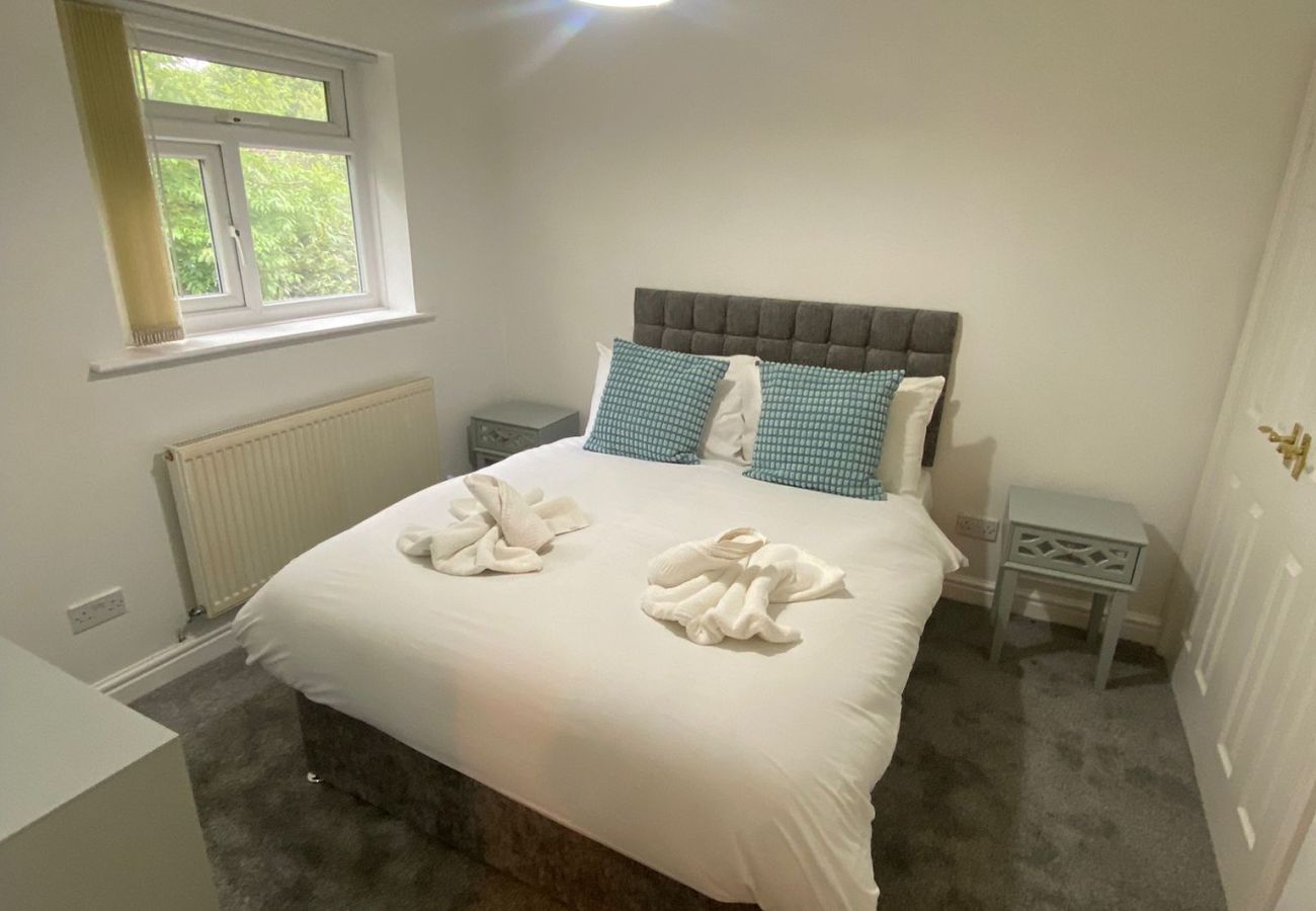 House in Manchester - Cosy 4BR Home in Prestwich with Free Parking