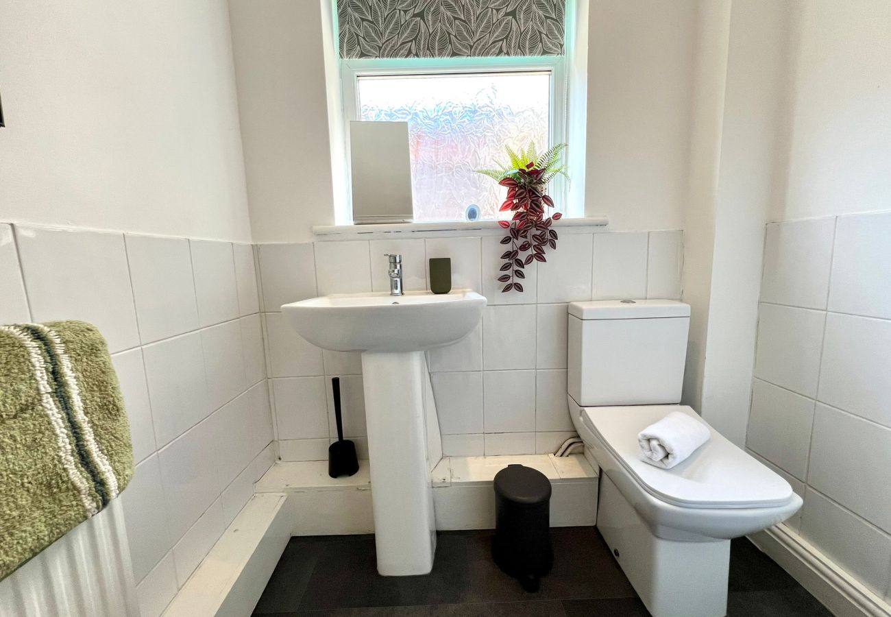 House in Wigan -  Stunning Escape: 3 Bedroom House in Wigan