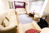 House in Leicester - Stylish Retreat: 3BR Bungalow in Central Leicester