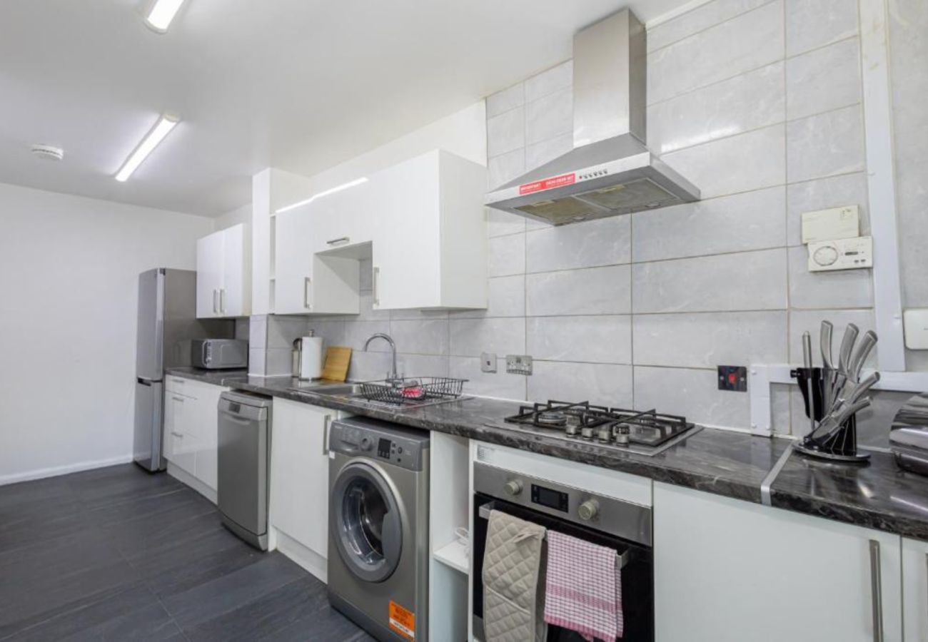 House in Manchester - Spacious and Modern Townhouse in Old Trafford 