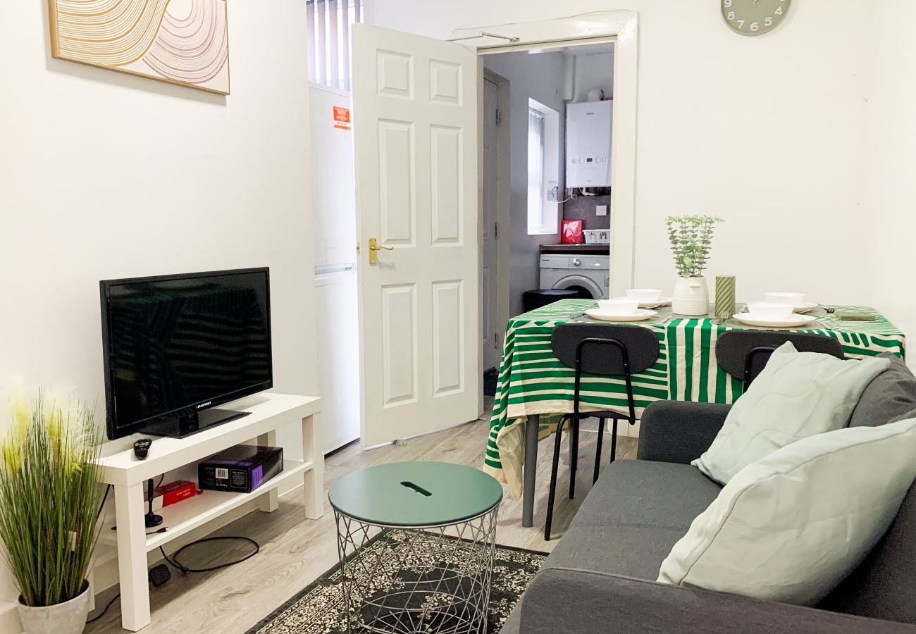 Rent by room in Sheffield - Suite 1: Stylish Room in a Shared House 