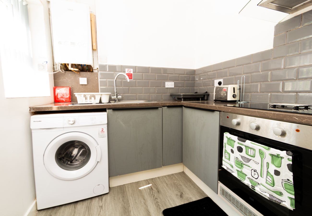 Rent by room in Sheffield - Suite 1: Stylish Room in a Shared House 