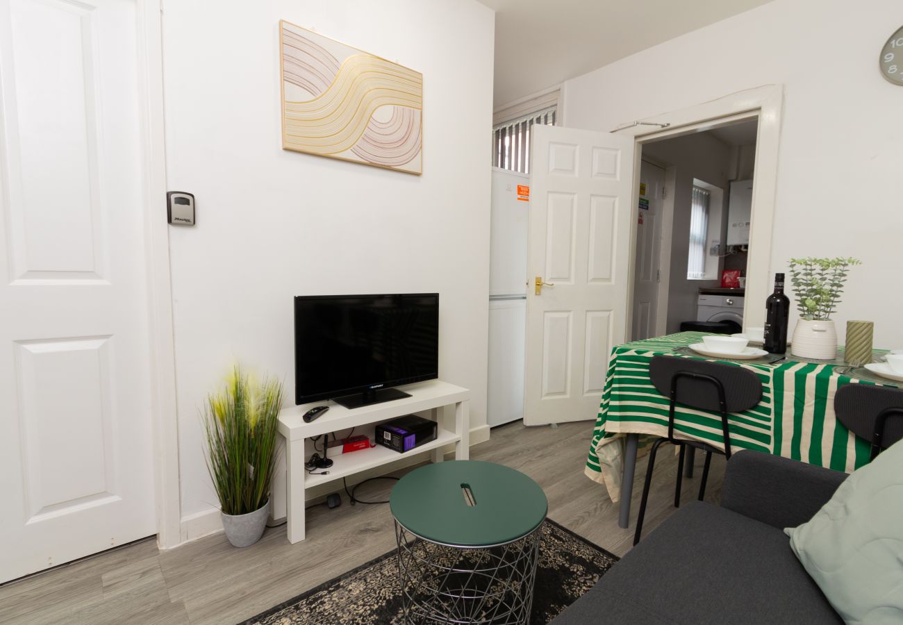 Rent by room in Sheffield - Suite 1: Stylish Room in a Shared House 