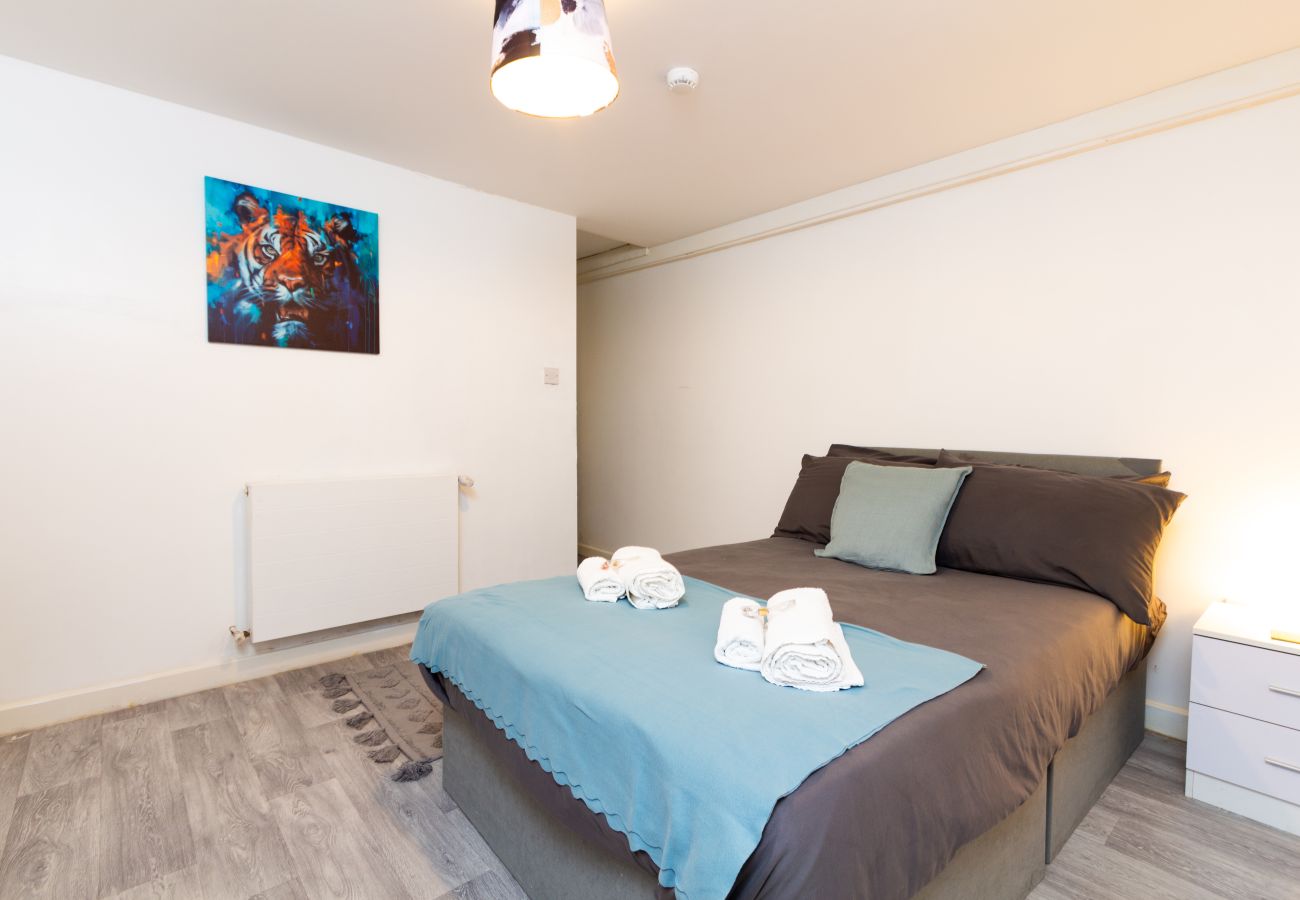 Rent by room in Sheffield - Suite 2: Stylish Private Room in a Shared House