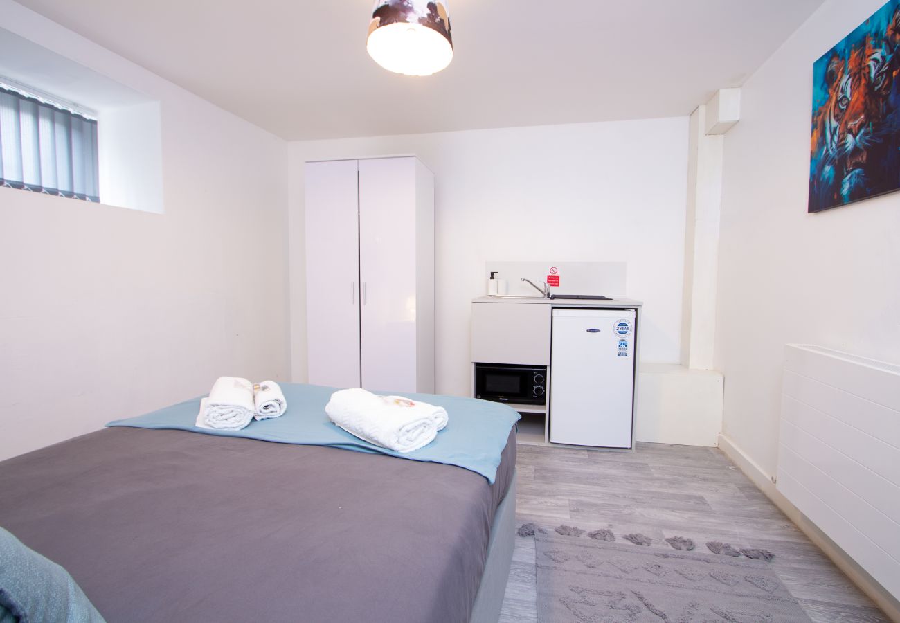 Rent by room in Sheffield - Suite 2: Stylish Private Room in a Shared House