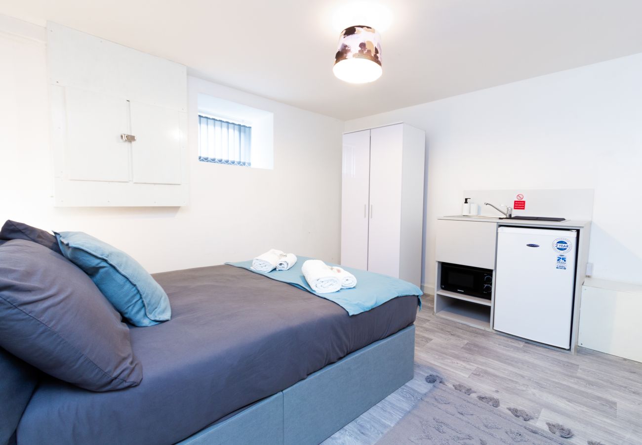 Rent by room in Sheffield - Suite 2: Stylish Private Room in a Shared House