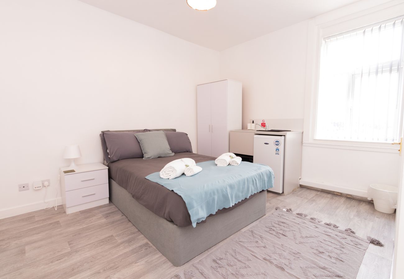 Rent by room in Sheffield - Suite 3: Quaint Double Room in a Shared House