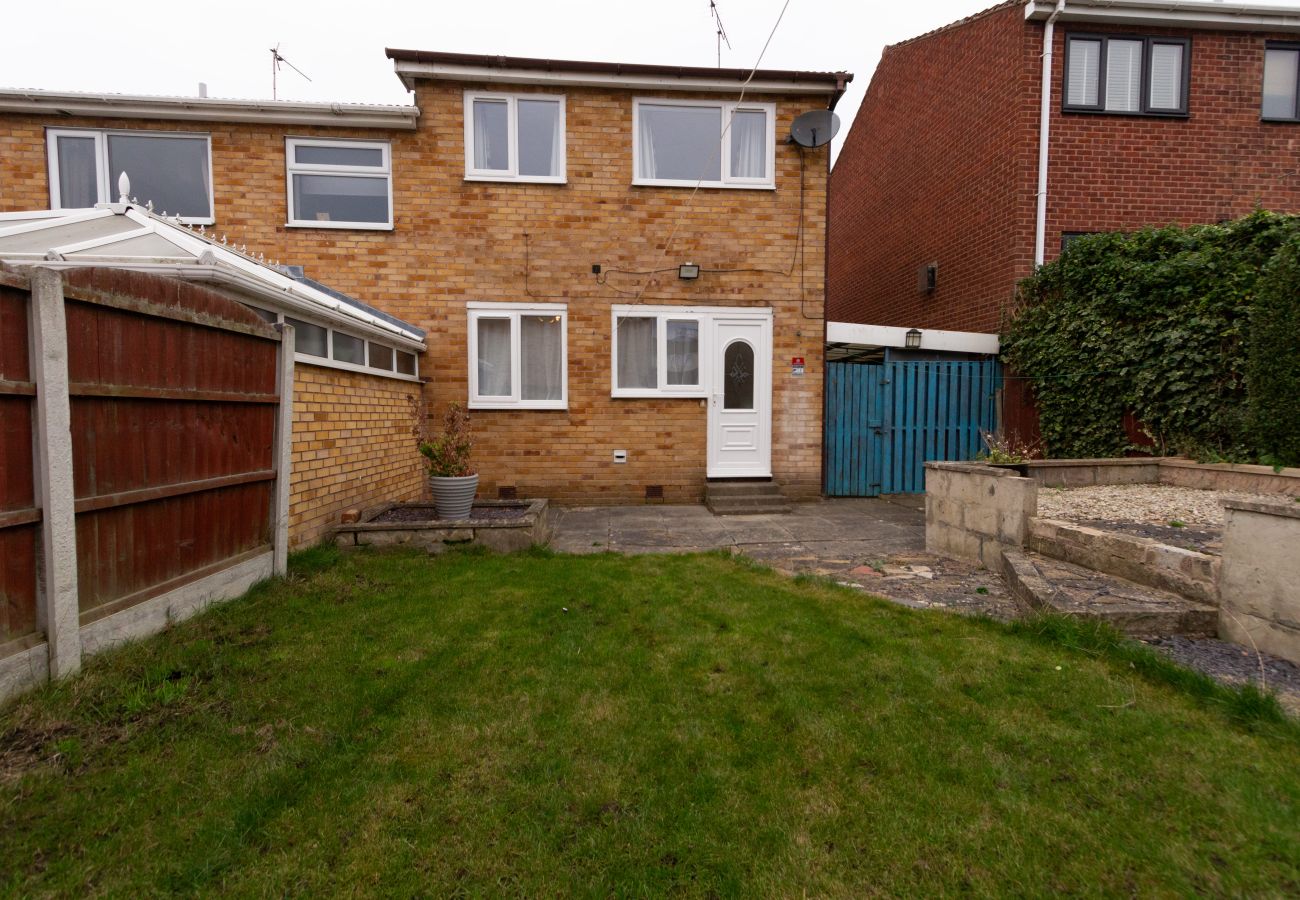 House in Swallownest - Charming 3BR House - Perfect for Group Stays