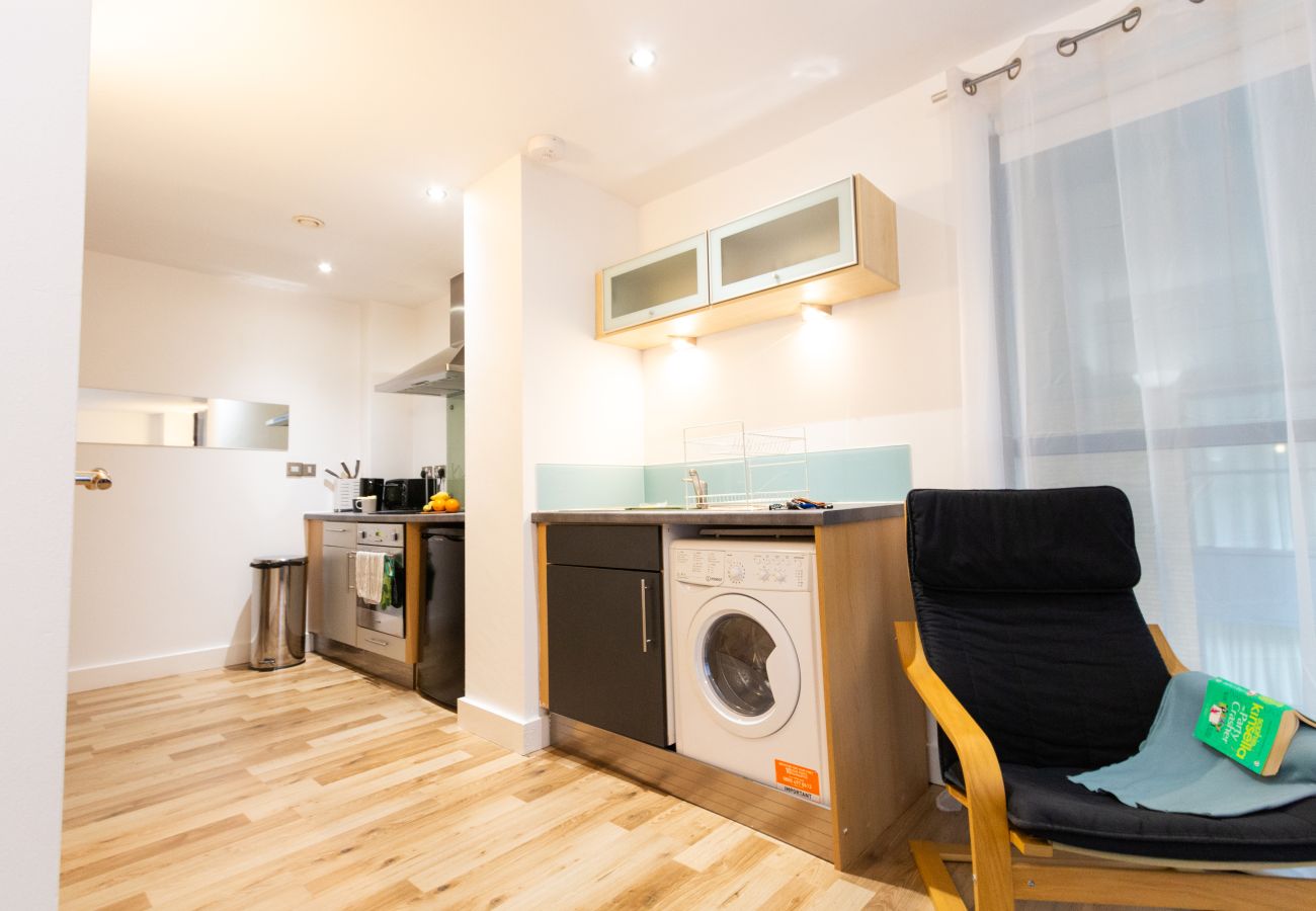 Apartment in Sheffield - Cosy City Escape: 1Bed Apt with Balcony